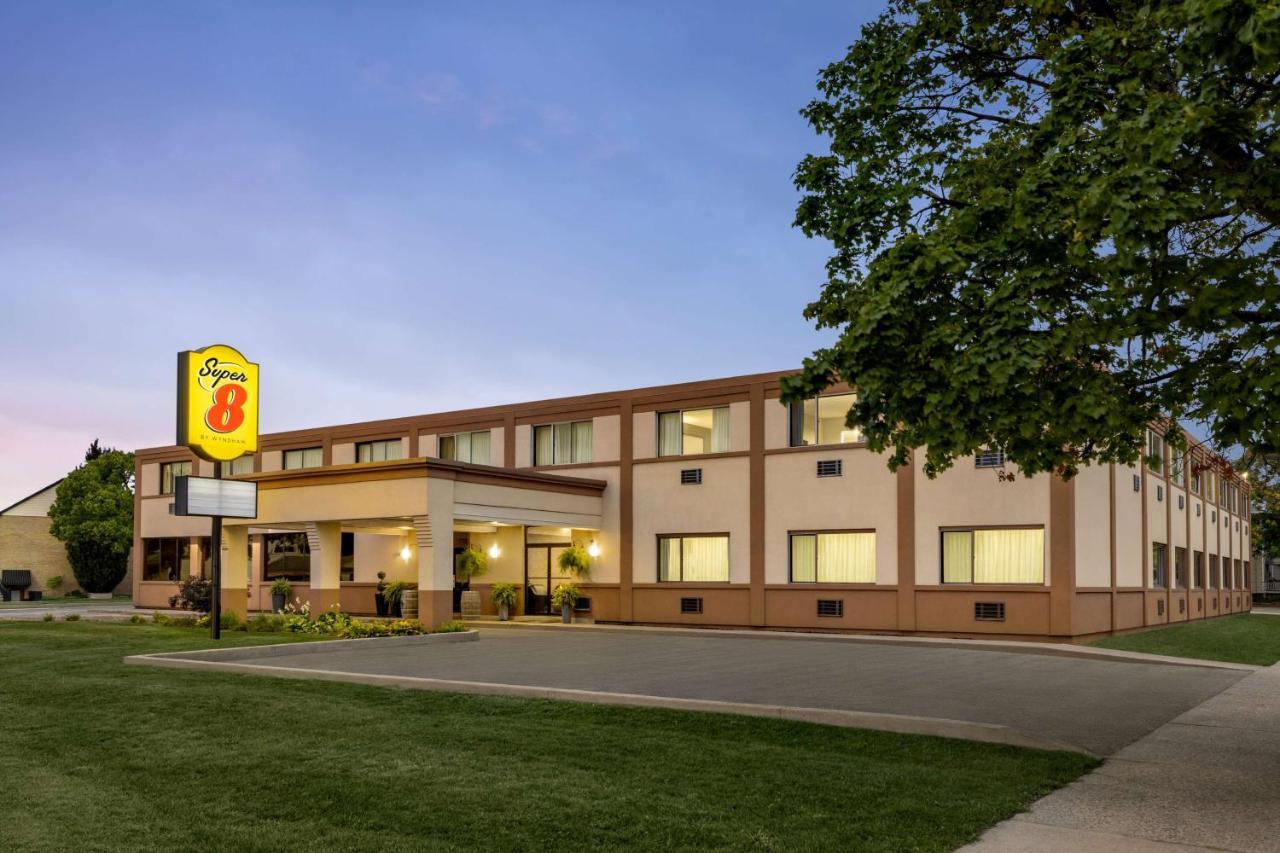 Hotel Super 8 By Wyndham Sarnia On Exterior foto