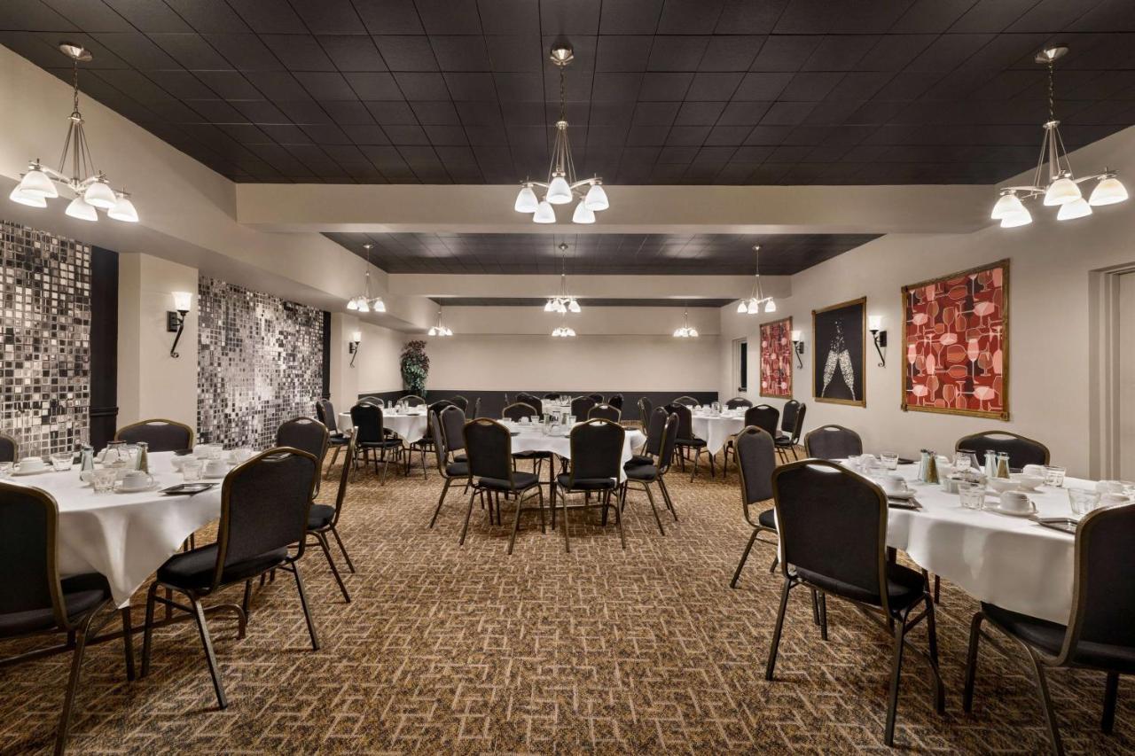 Hotel Super 8 By Wyndham Sarnia On Exterior foto