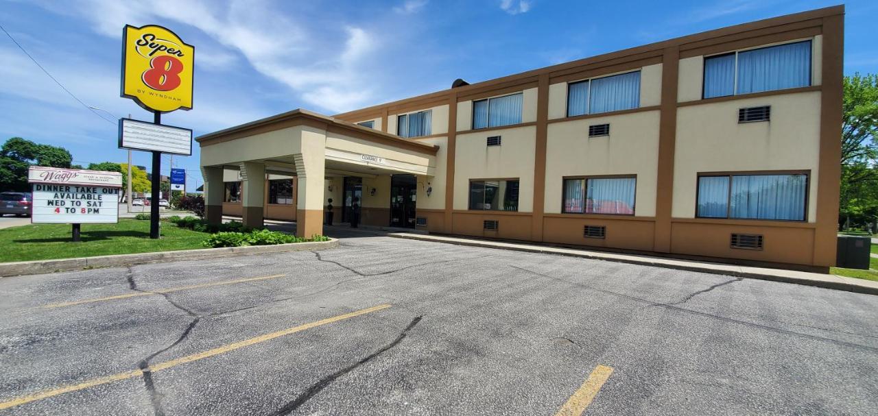 Hotel Super 8 By Wyndham Sarnia On Exterior foto